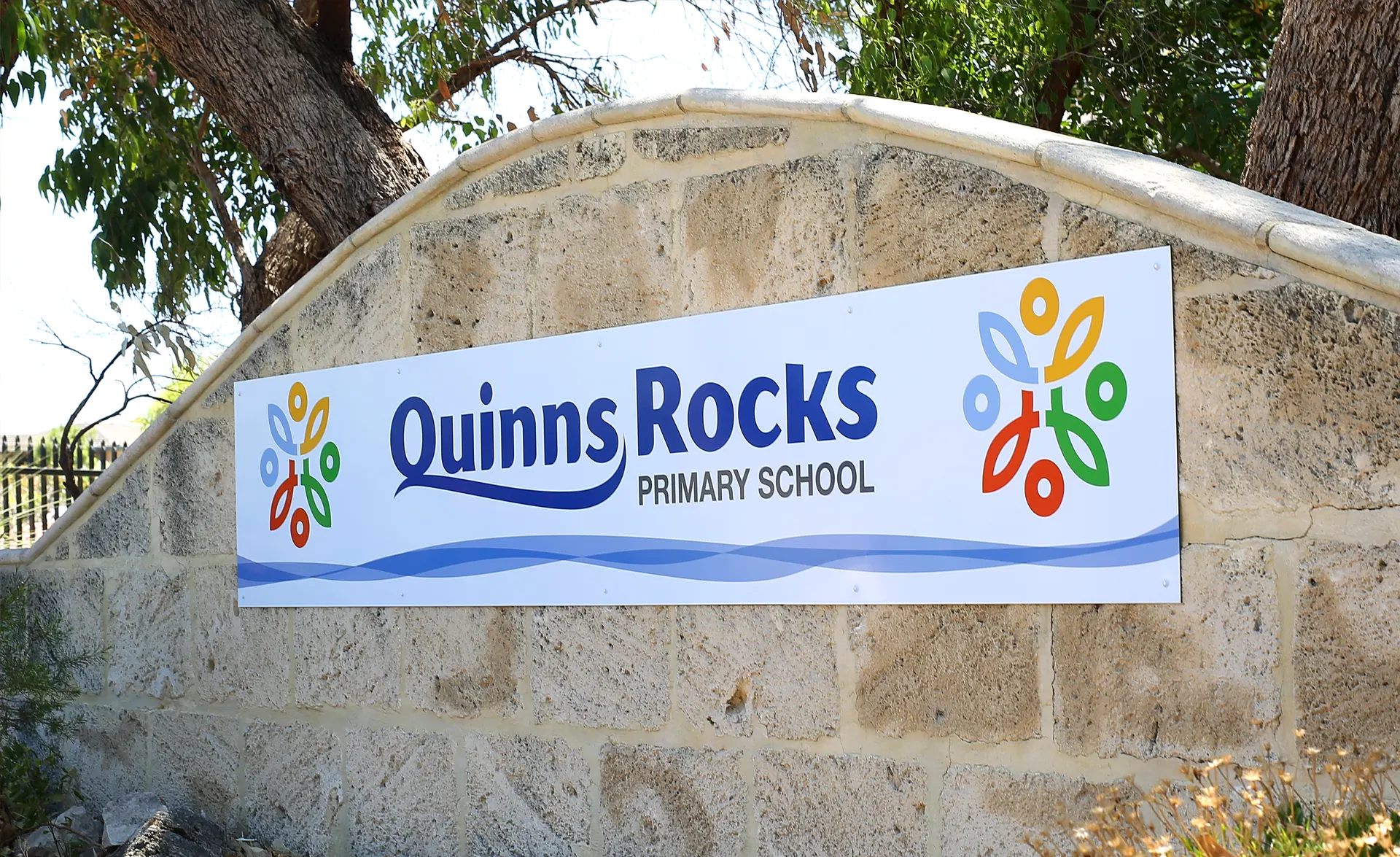 QUINNS ROCKS PRIMARY SCHOOL WEBSITE PINEAPPLE PLANET